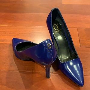 Luxurious rich blue colored pointy toe heels